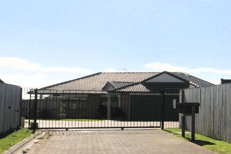 Photo of property in 42 Carisbrook Crescent, Papakura, 2110