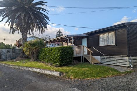 Photo of property in 12 Ranch Avenue, Beach Haven, Auckland, 0626