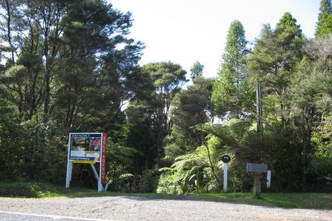 Photo of property in 202 Forest Hill Road, Waiatarua, Auckland, 0612