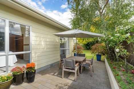 Photo of property in 6 Dunk Place, Milson, Palmerston North, 4414