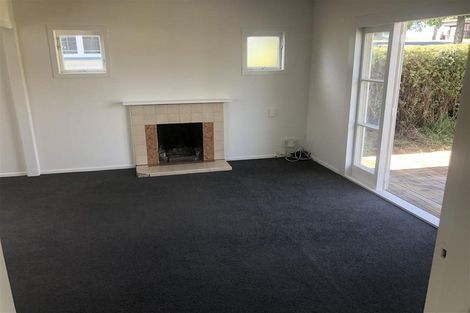 Photo of property in 2/52 College Road, Northcote, Auckland, 0627