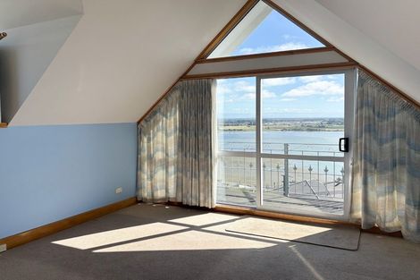 Photo of property in 40 Saint Andrews Hill Road, Mount Pleasant, Christchurch, 8081