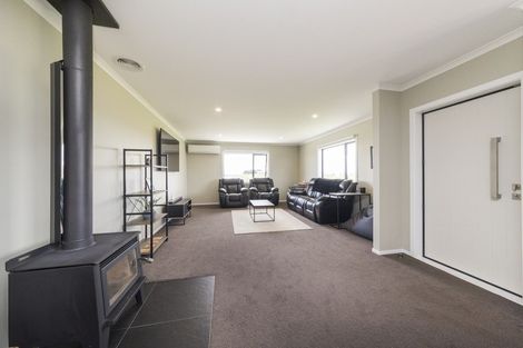 Photo of property in 64 View Road, Halcombe, Feilding, 4779