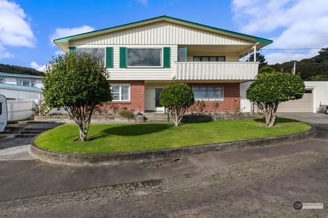 Photo of property in 33 James Grove, Stokes Valley, Lower Hutt, 5019