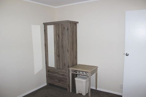 Photo of property in 1/179 Carlisle Road, Northcross, Auckland, 0632