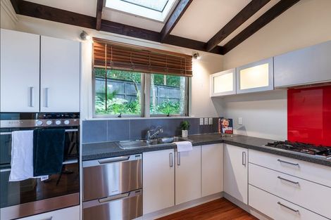 Photo of property in 10 Rangiwai Road, Titirangi, Auckland, 0604