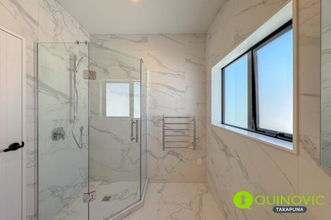 Photo of property in 7c Buisson Glade, West Harbour, Auckland, 0618