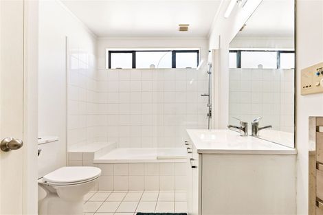 Photo of property in 22 Albizia Avenue, Henderson, Auckland, 0612