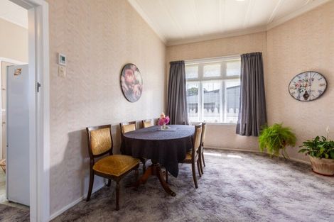 Photo of property in 15 Albert Street, Dannevirke, 4930