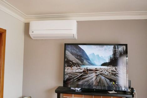 Photo of property in 2c Wendell Place, Greenlane, Auckland, 1061