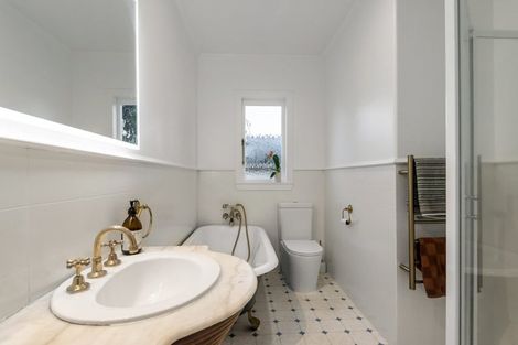 Photo of property in 1/157 Glenfield Road, Hillcrest, Auckland, 0626