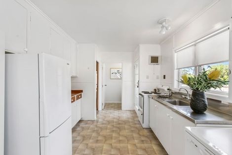 Photo of property in 16 Bedford Street, Te Atatu South, Auckland, 0610