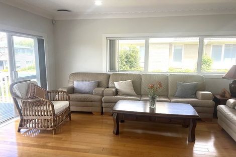 Photo of property in 19 James Evans Drive, Northcote, Auckland, 0627