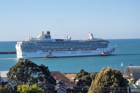 Photo of property in 9 South Road, Moturoa, New Plymouth, 4310