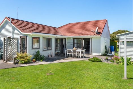 Photo of property in 6 Charles Street, Riverdale, Gisborne, 4010