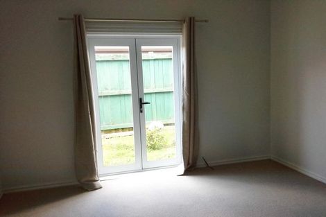 Photo of property in 15 Wallath Road, Westown, New Plymouth, 4310