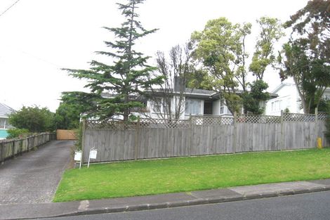 Photo of property in 1/8 Raeben Avenue, Hillcrest, Auckland, 0627