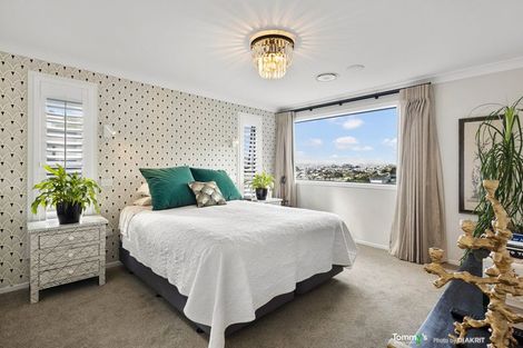 Photo of property in 15 Riroriro Close, Crofton Downs, Wellington, 6035