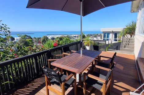 Photo of property in 9 South Road, Moturoa, New Plymouth, 4310