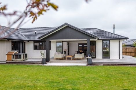 Photo of property in 8 Takahe Drive, Carterton, 5713