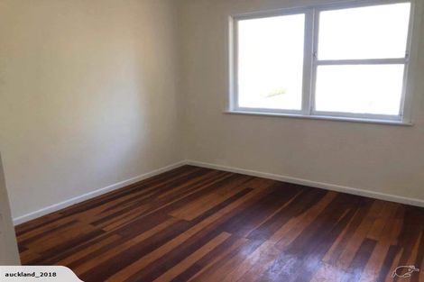 Photo of property in 104 Archibald Road, Kelston, Auckland, 0602