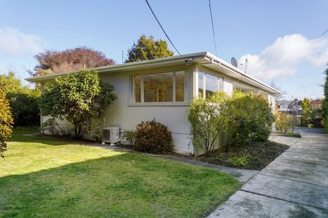 Photo of property in 17 Kereru Street, Two Mile Bay, Taupo, 3330