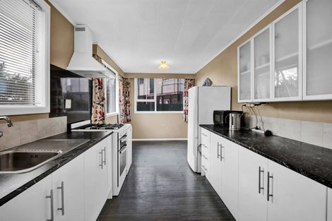 Photo of property in 21 Castle Street, Eltham, 4322