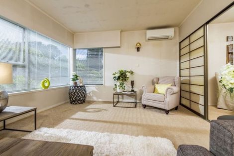 Photo of property in 2/8 Tobruk Crescent, Milford, Auckland, 0620