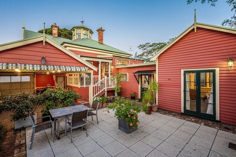 Photo of property in 1 Oxford Terrace, Devonport, Auckland, 0624