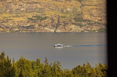 Photo of property in Arno Apartment, 9/8 Mckerrow Place, Sunshine Bay, Queenstown, 9300