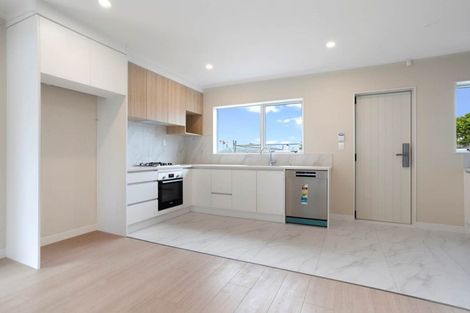 Photo of property in 10a Roberts Road, Te Atatu South, Auckland, 0610