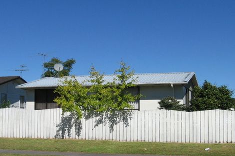 Photo of property in 2/109 Oreil Avenue, West Harbour, Auckland, 0618