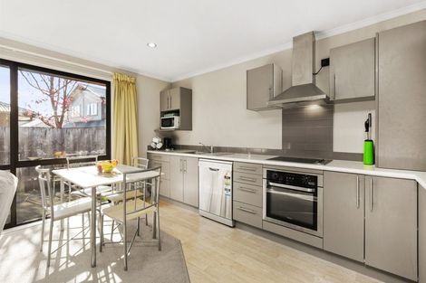 Photo of property in 2/31 Jones Crescent, Melville, Hamilton, 3206