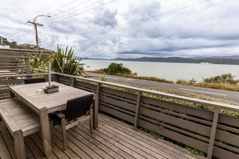 Photo of property in 123 Marine Parade, Seatoun, Wellington, 6022