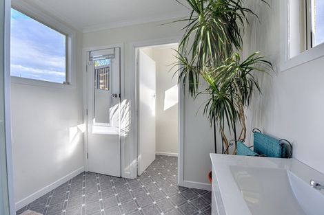 Photo of property in 28 Tokanui Haldane Road, Tokanui, 9884