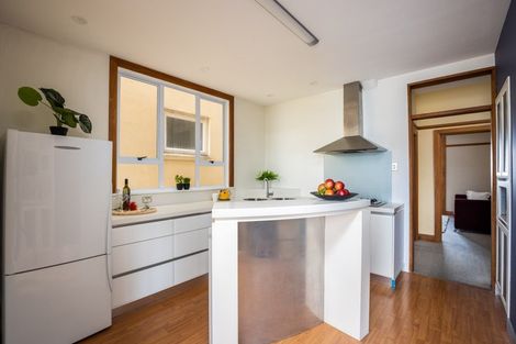 Photo of property in Devonport Apartments, 4/127 Saint Aubyn Street, New Plymouth, 4310