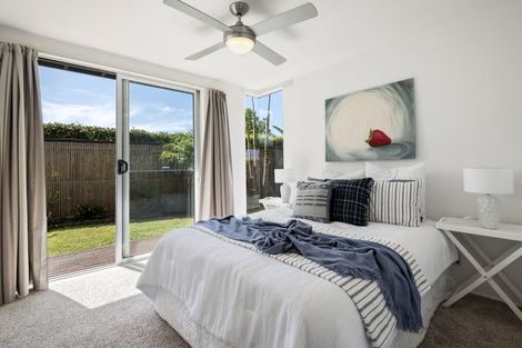 Photo of property in 1/598 Beach Road, Rothesay Bay, Auckland, 0630