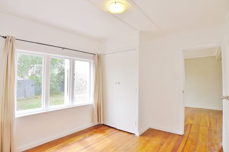 Photo of property in 127 View Road, Sunnyvale, Auckland, 0612