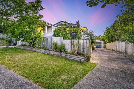Photo of property in 5 Seabar Place, Glen Eden, Auckland, 0602