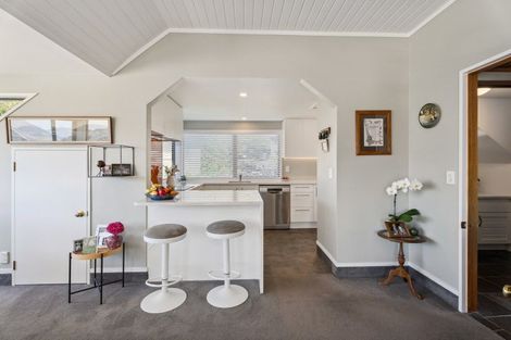 Photo of property in 7 Wynyard Crescent, Fernhill, Queenstown, 9300
