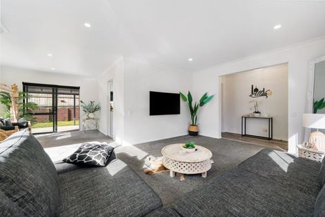 Photo of property in 82 Hillwell Drive, Henderson, Auckland, 0612