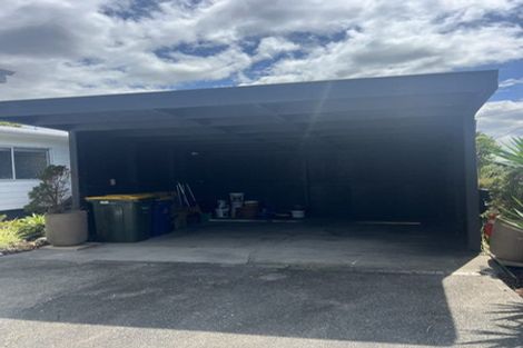 Photo of property in 9 Bishop Street, Green Bay, Auckland, 0604