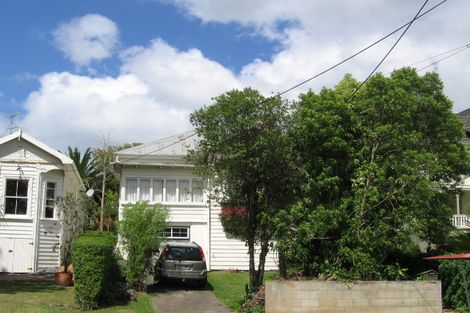 Photo of property in 6 Glen Road, Stanley Point, Auckland, 0624
