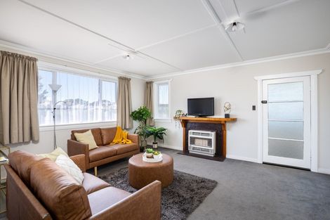 Photo of property in 6 High Street West, Waitara, 4320