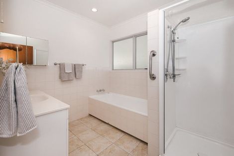 Photo of property in 53 Wikiriwhi Crescent, Awapuni, Palmerston North, 4412