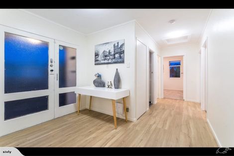 Photo of property in 100 Universal Drive, Henderson, Auckland, 0610