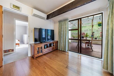 Photo of property in 10 Ordley Grove, Tawa, Wellington, 5028