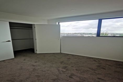 Photo of property in 150b Chivalry Road, Glenfield, Auckland, 0629