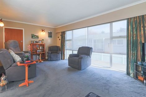 Photo of property in 5 Kowhai Street, Inglewood, 4330