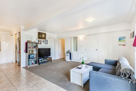 Photo of property in 17 Da Vinci Place, West Harbour, Auckland, 0618